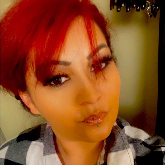 Meet your Posher, Felicia - Picture 1 of 1